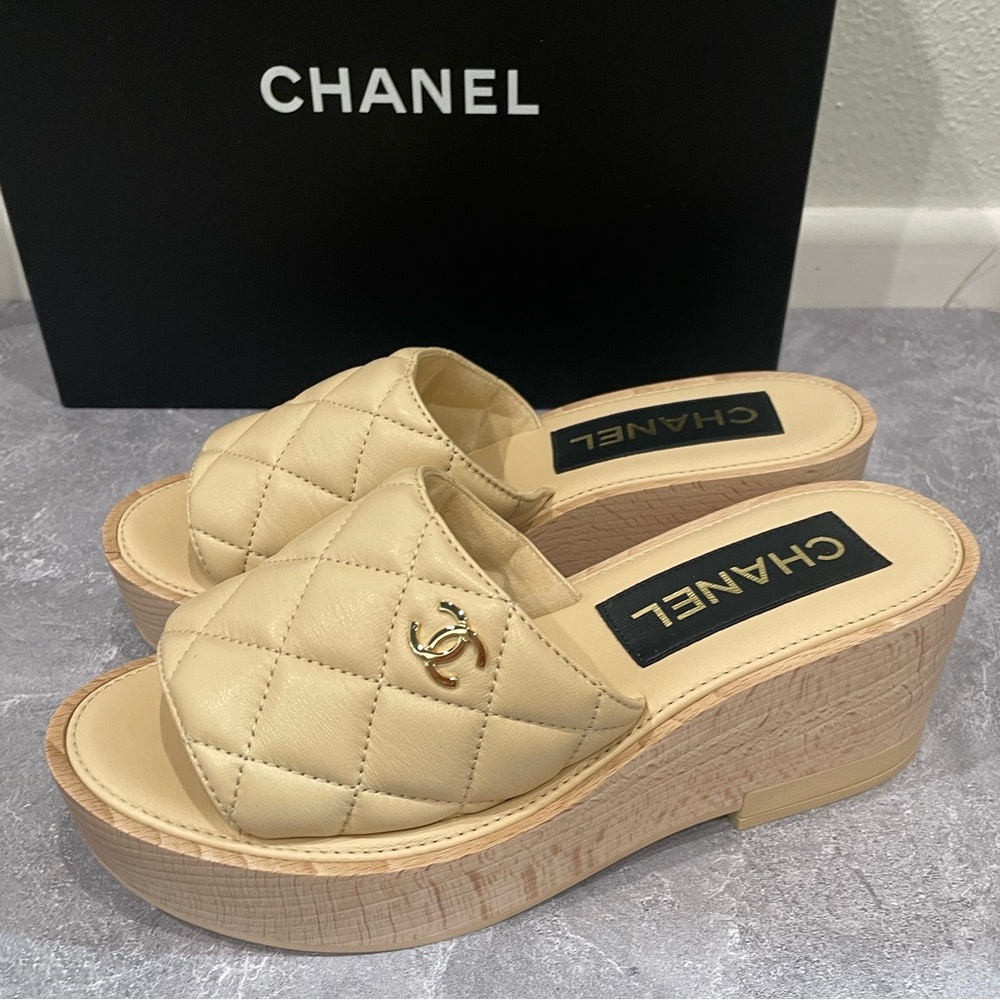 NIB Chanel Quilted Leather CC Mules - Picture 1 of 5